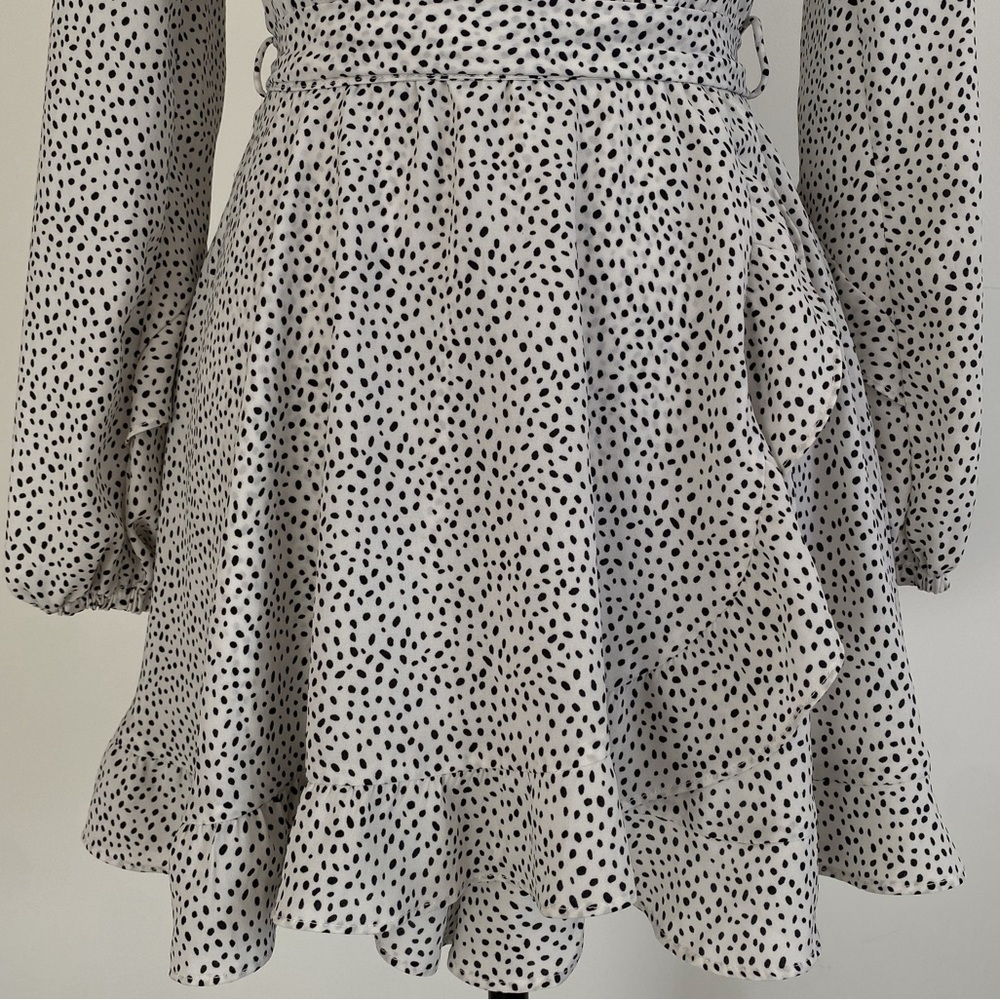 Classy Ruffled Romper - Picture 4 of 12